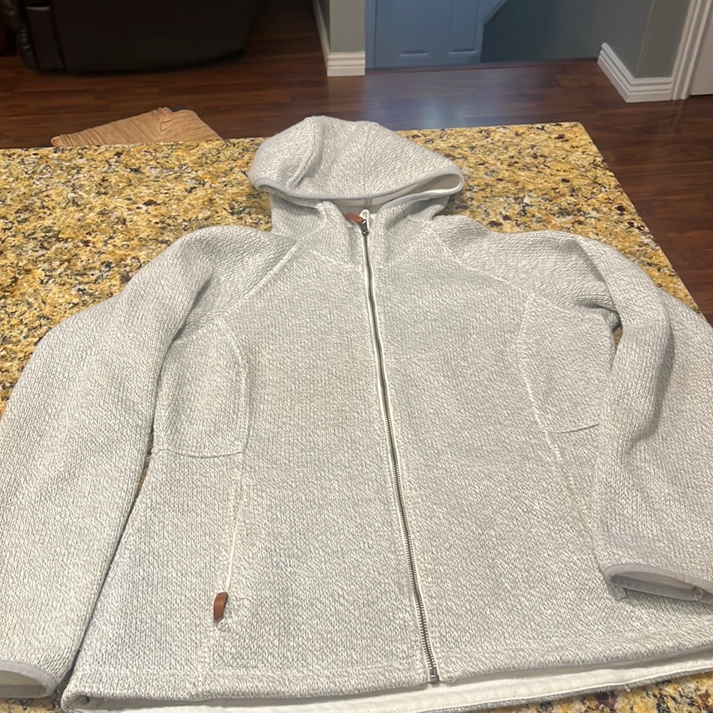 Large Columbia soft gray and white knit jacket.